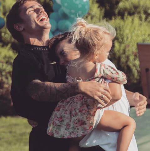 Erika Choperena with her husband Antoine Griezmann and daughter.